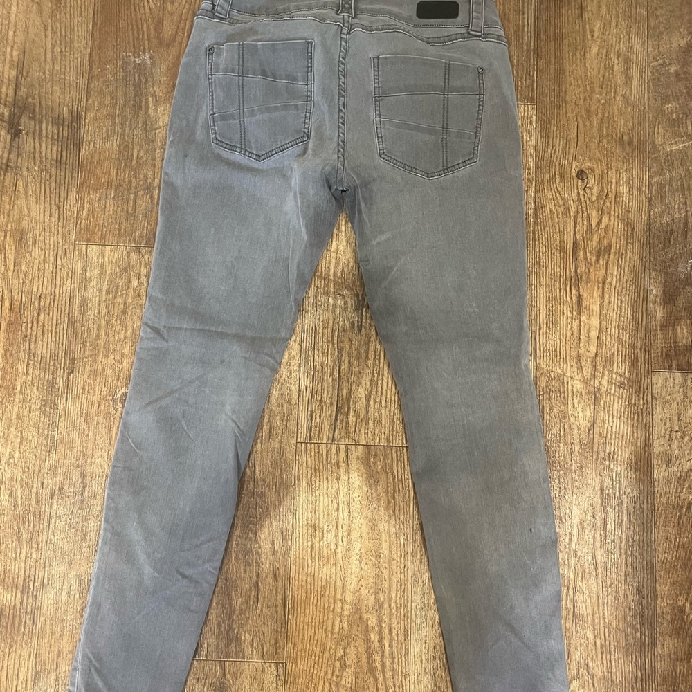 Great fitting jeans. Gray. Size 30
